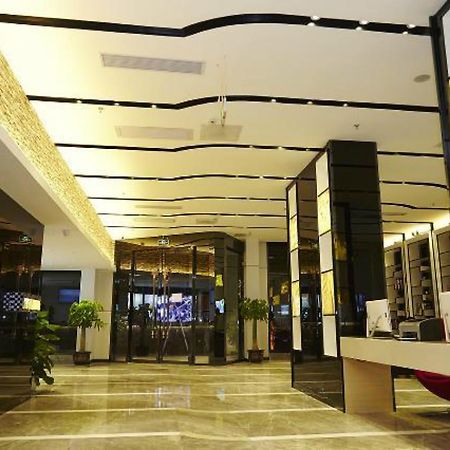 Lavande Hotel Zhuhai Gongbei Port Square Exterior foto