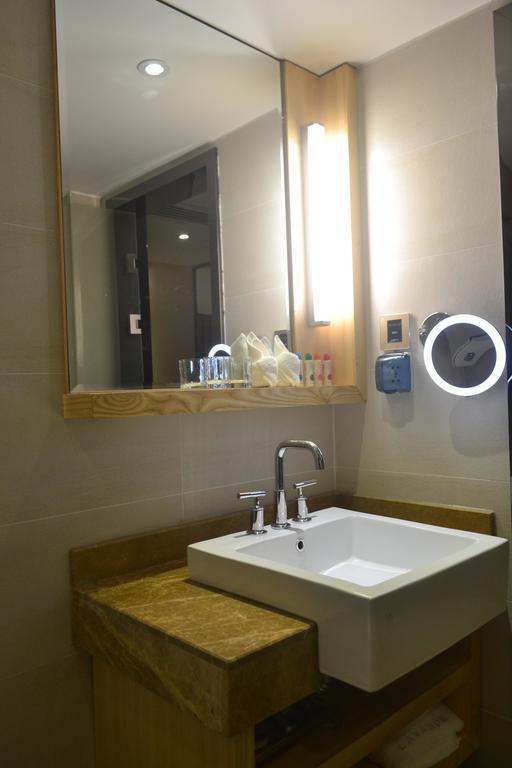 Lavande Hotel Zhuhai Gongbei Port Square Habitación foto