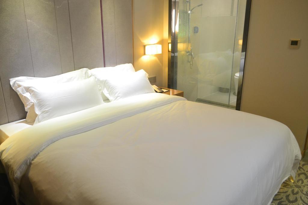 Lavande Hotel Zhuhai Gongbei Port Square Habitación foto